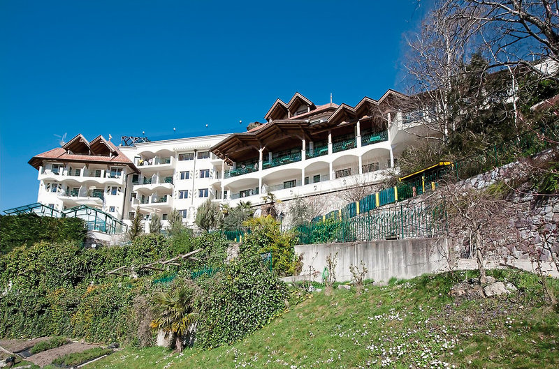 Panorama Familienhotel & Spa Finkennest in Schenna, Bolzano Außenaufnahme