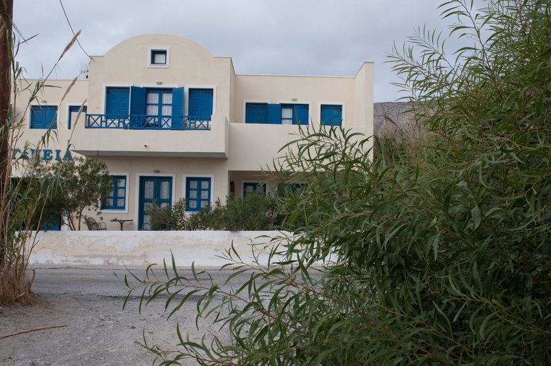 Irigeneia Hotel in Perissa, Santorini Außenaufnahme