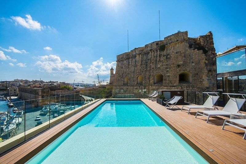 Cugó Gran Macina Grand Harbour in Senglea, Malta Pool