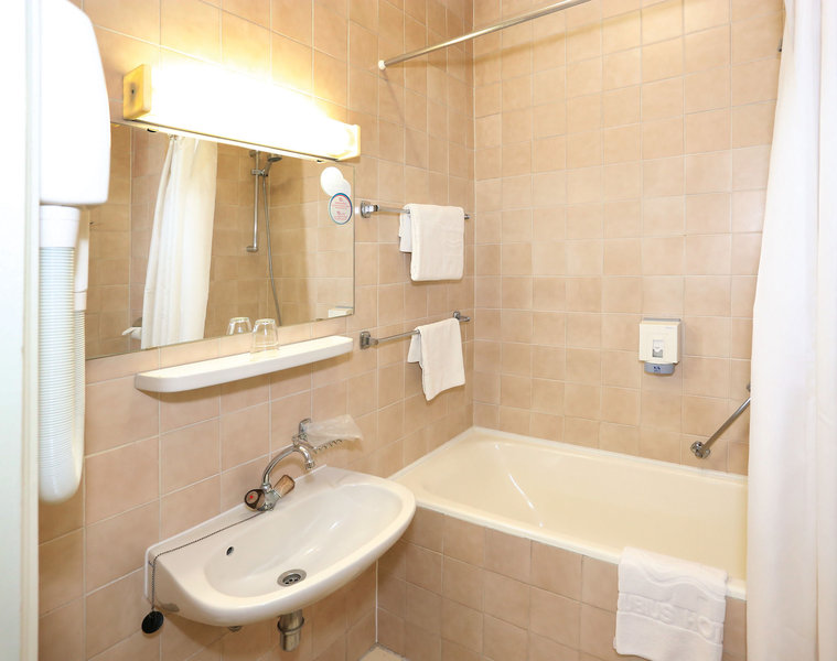 Hotel Rába City Center in Gyõr, Budapest (HU) Badezimmer