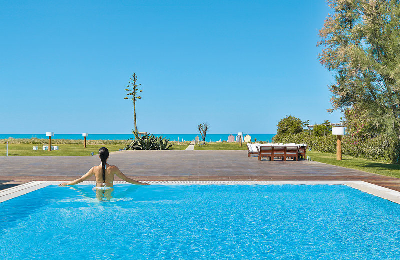 Savoy Beach Hotel in Paestum, Neapel Pool